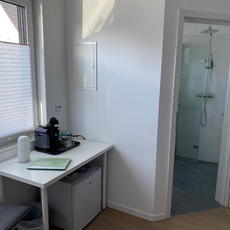 Messezimmer nahe der Düsseldorfer Messe mit eigenem Eingang und gratis Minibar Exterior foto